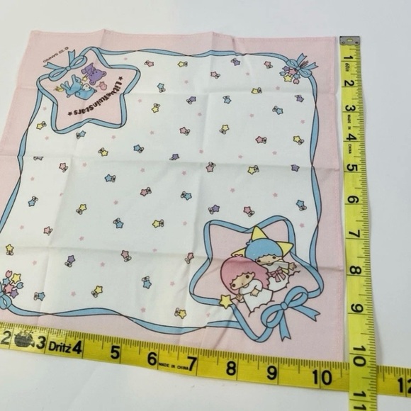 Little Twin Stars 2022 Hankerchief in Vinyl Pouch - Picture 6 of 7